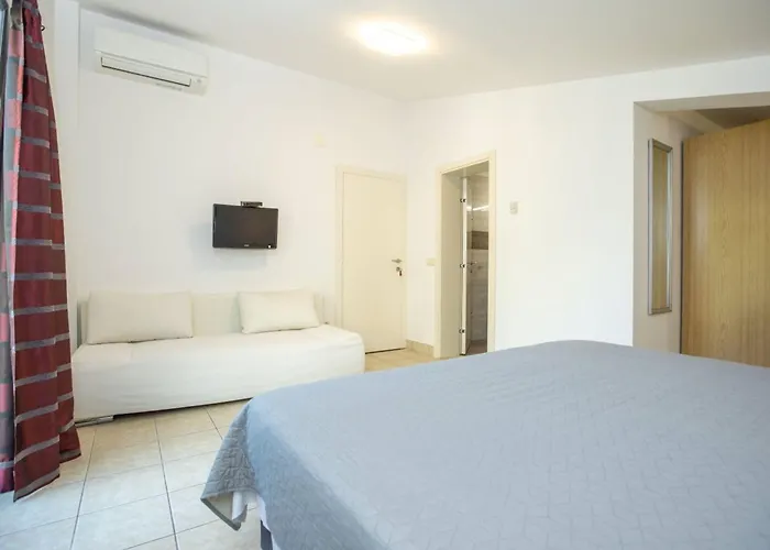 Apartment Schoene In Mit Grossem Balkon By Interhome *